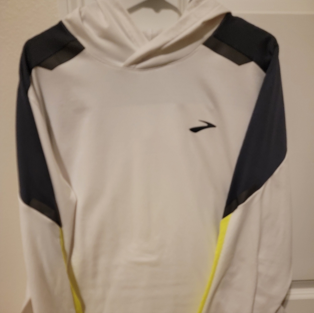 Brooks Run Visible Thermal Hoodie Black and White Hoodie with Yellow Trim